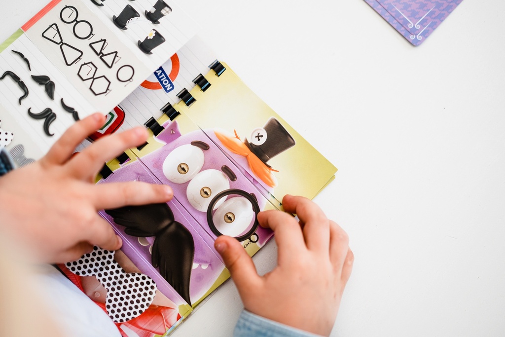 MIA LONDON and the case of the 625 scoundrels!