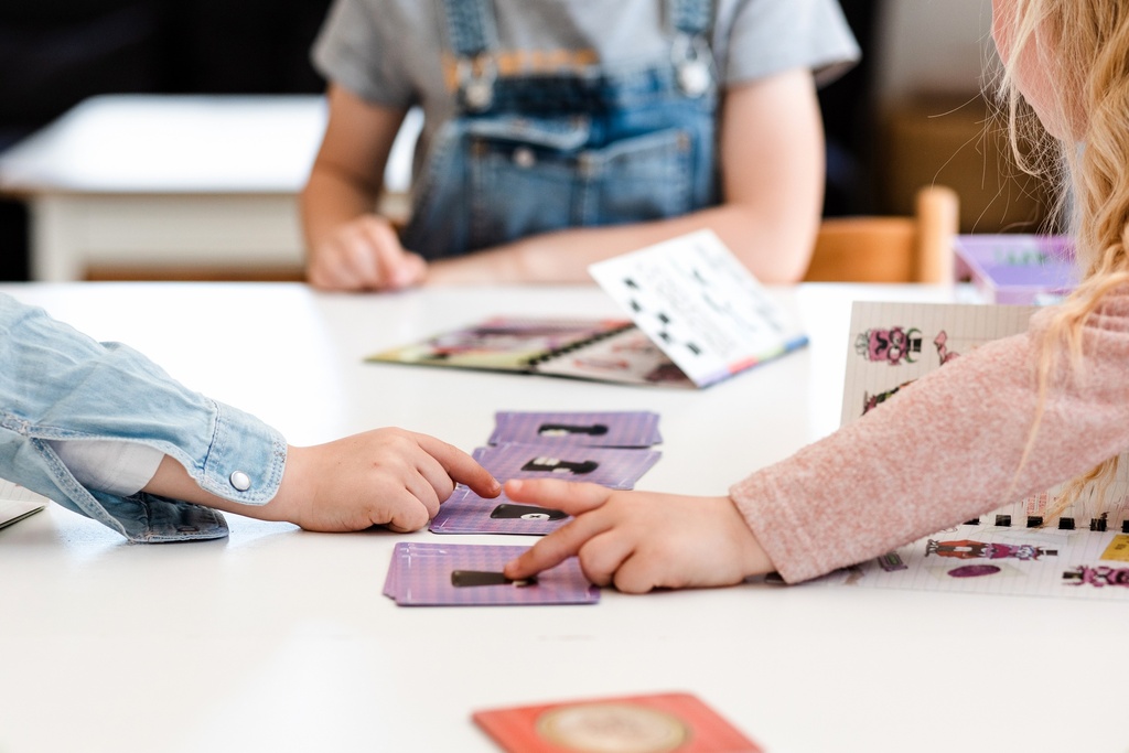 MIA LONDON and the case of the 625 scoundrels!